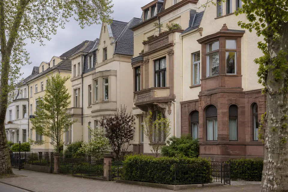 Immobilienpreise Frankfurt 2026: Kaufpreise, Mietspiegel & Prognose