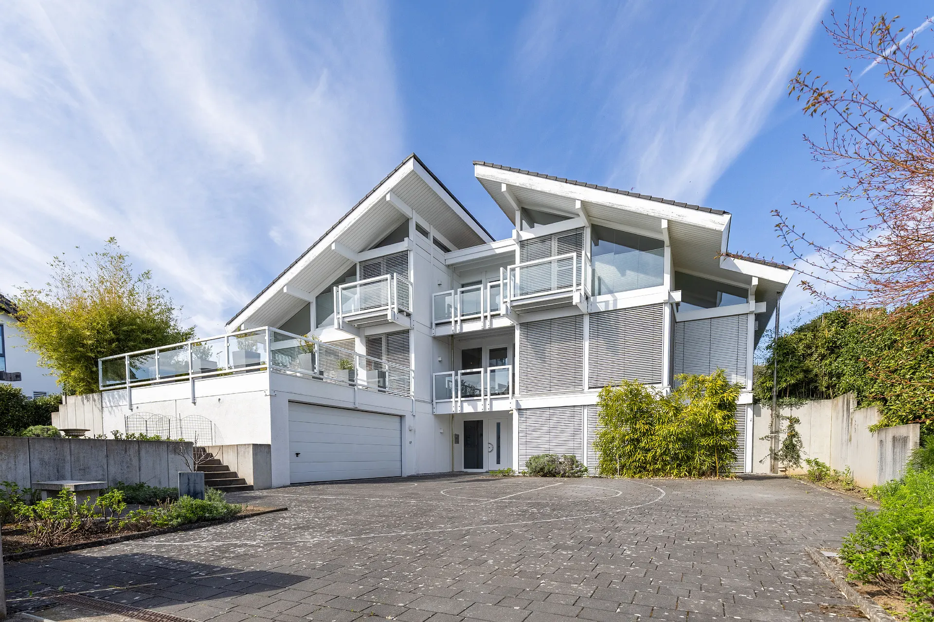 Hochwertige Design-Villa am Ortsrand