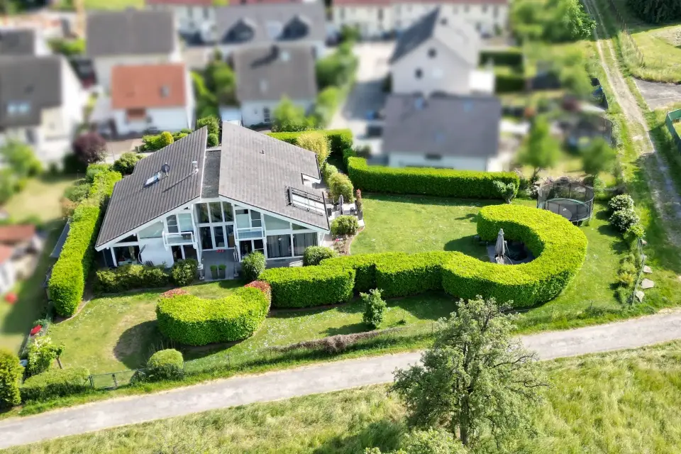 Hochwertige Design-Villa am Ortsrand in Lich