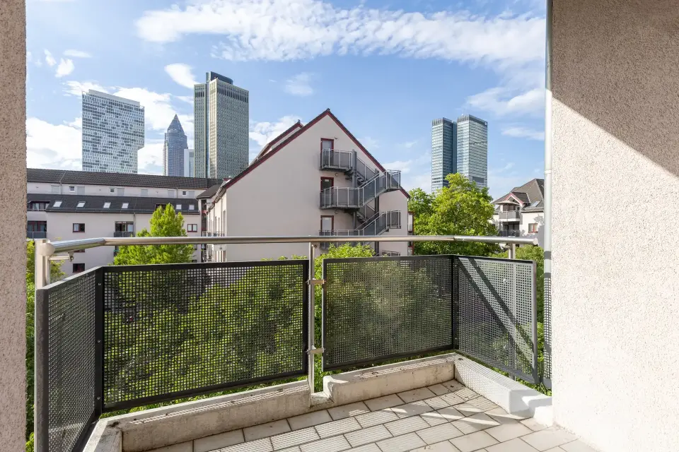 Am Puls der Metropole. Solide vermietet. Ergänzt durch Balkon und Tiefgarage. in Frankfurt am Main