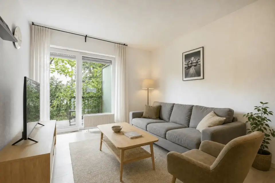 Kapitalanlage in Frankfurt-Niederrad: Vermietete 2-Zimmer-Wohnung mit Terrasse und Stellplatz in Frankfurt am Main
