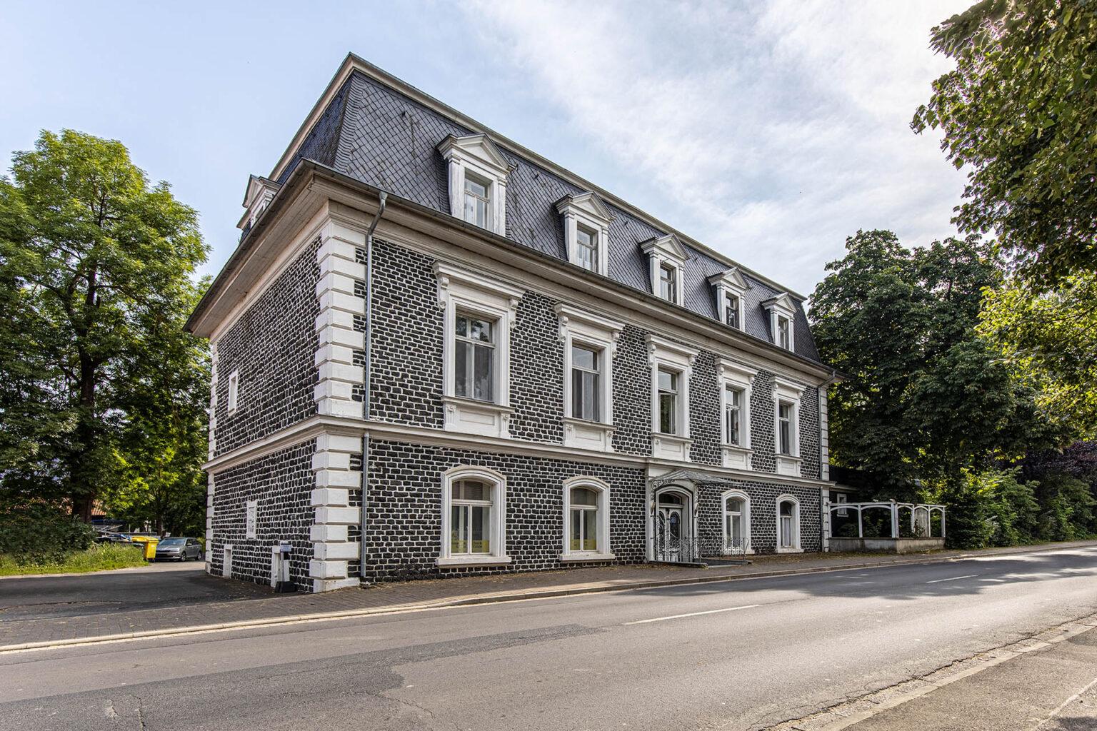 Schloss Loshausen - Mehrfamilienhaus kaufen Schwalmstadt - Marc Härter Immobilien