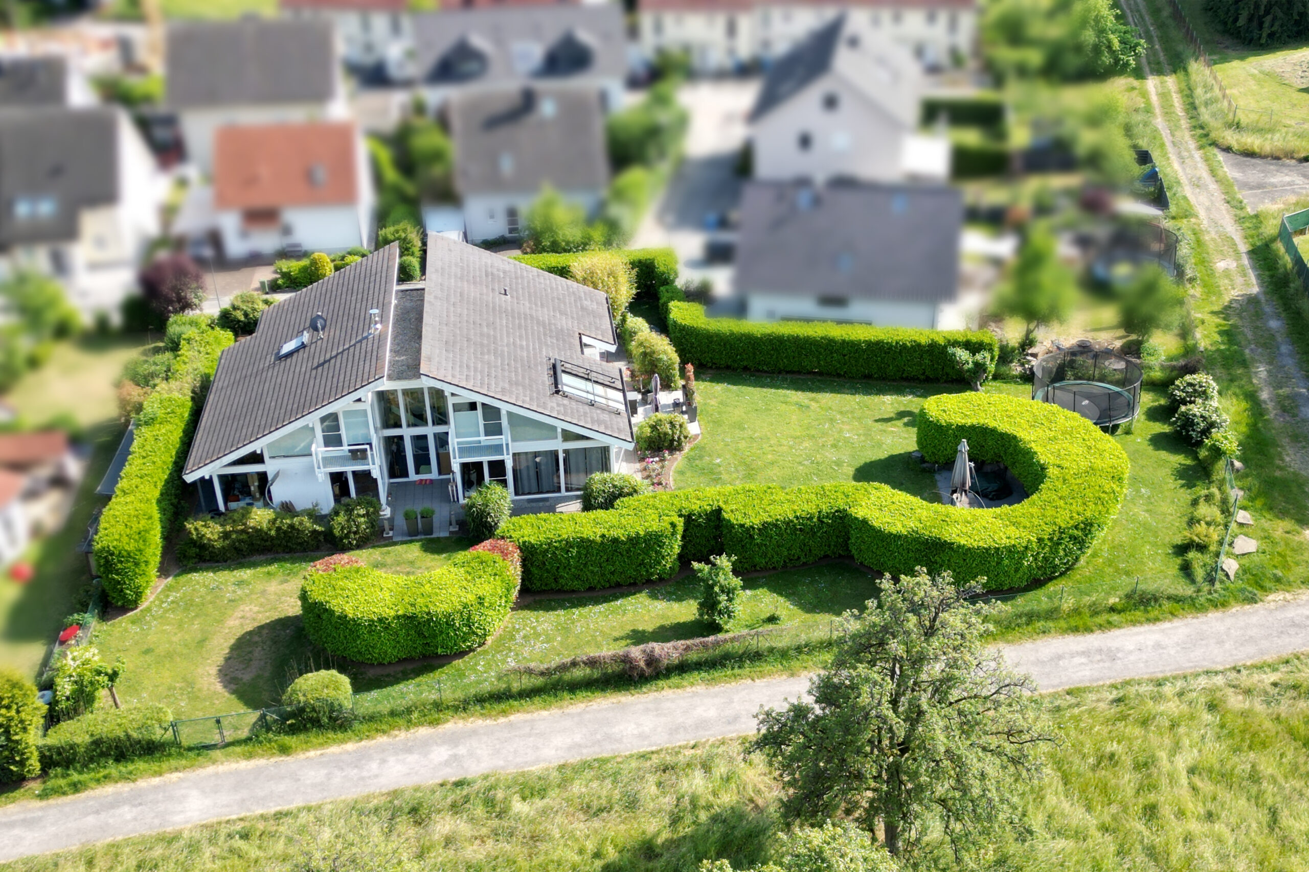 Hochwertige Design-Villa am Feldrand Hochwertige Design-Villa am Feldrand