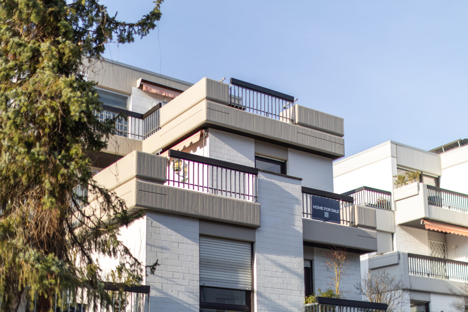 Lichtdurchflutetes Zuhause mit Panorama-Terrassen Lichtdurchflutetes Zuhause mit Panorama-Terrassen