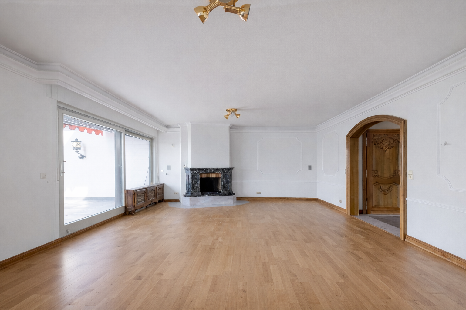 Lichtdurchflutetes Zuhause mit Panorama-Terrassen Lichtdurchflutetes Zuhause mit Panorama-Terrassen