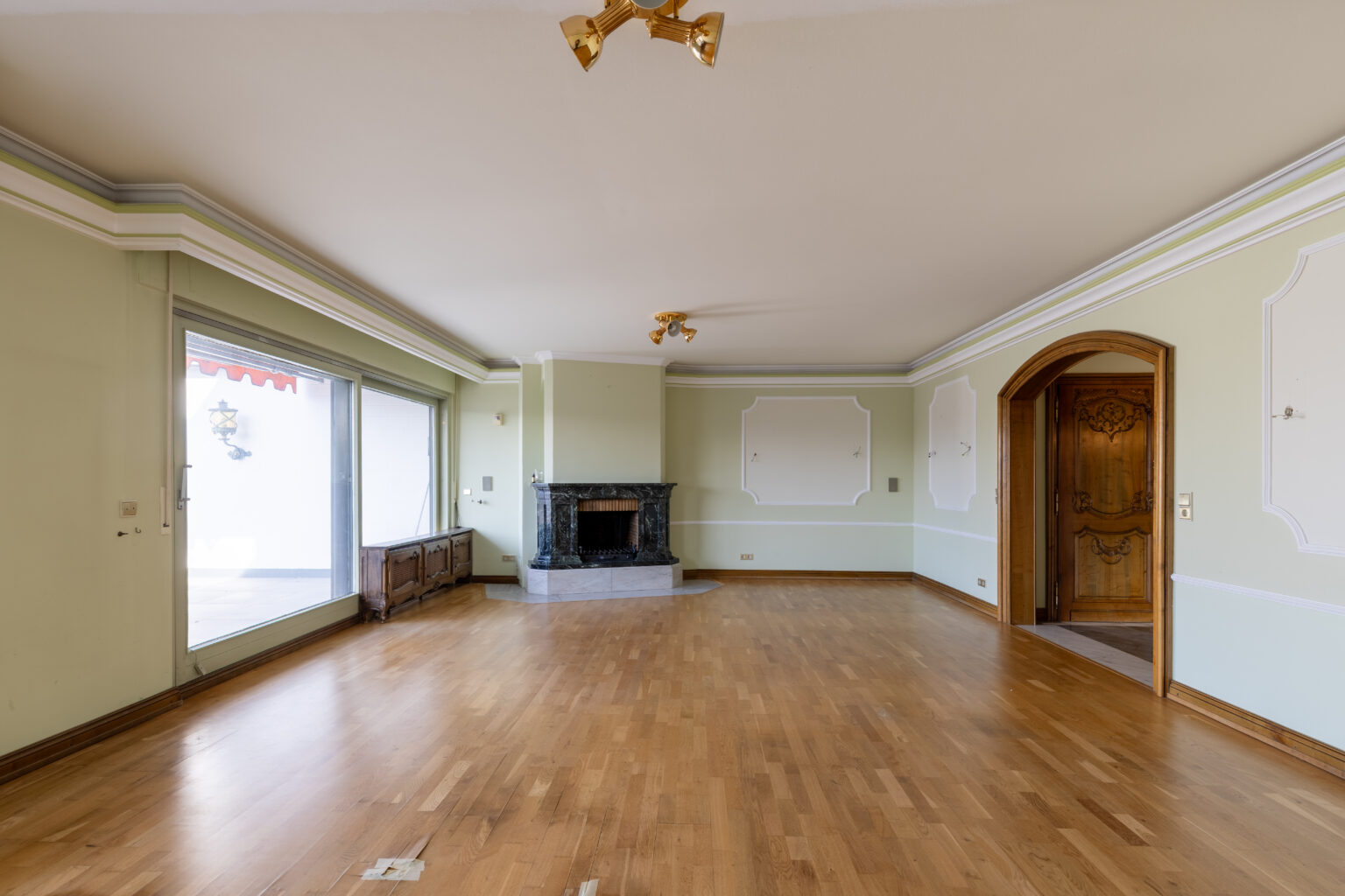 Lichtdurchflutetes Zuhause mit Panorama-Terrassen Lichtdurchflutetes Zuhause mit Panorama-Terrassen