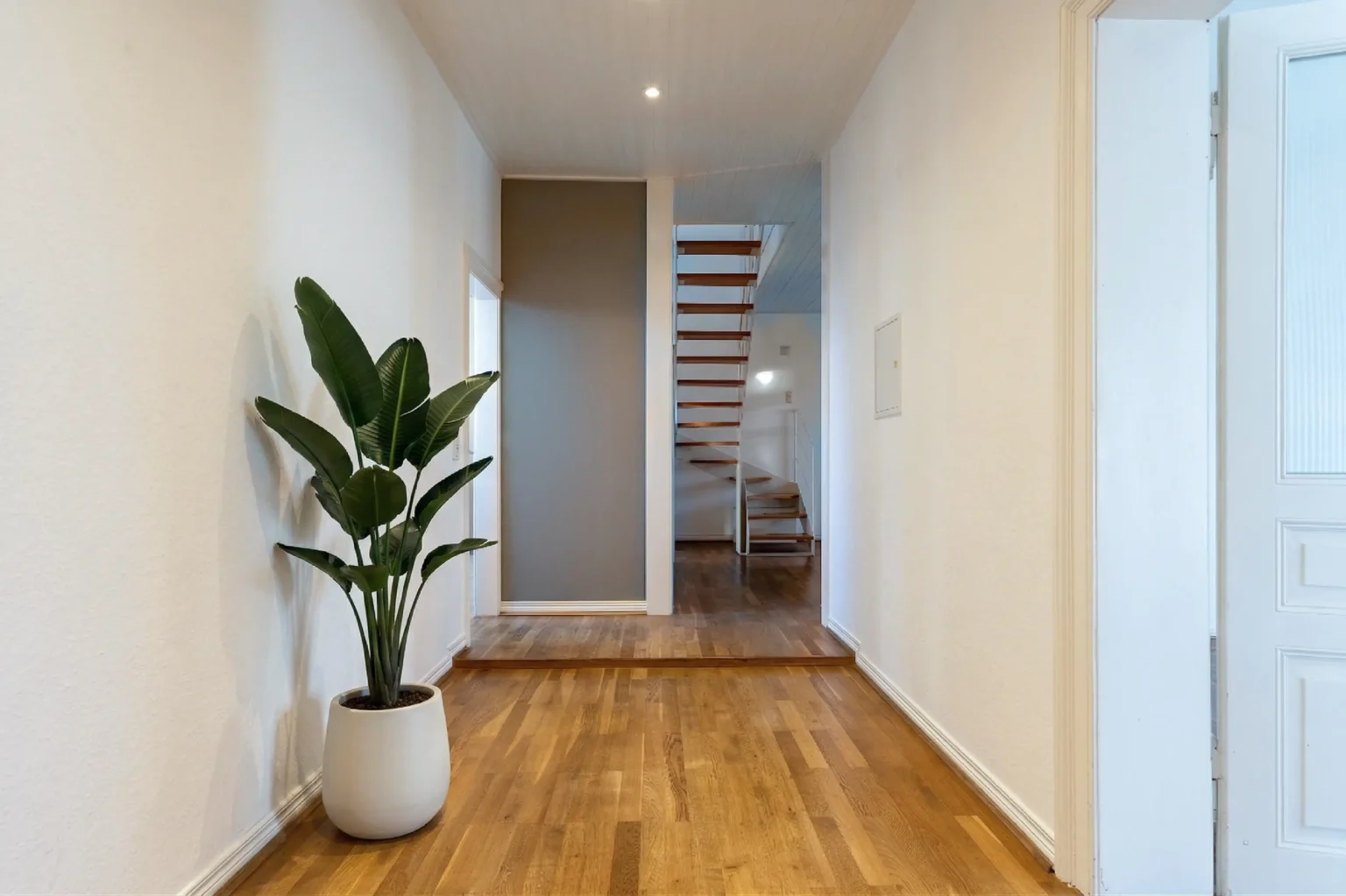 THE BELVEDERE: Maisonette-Wohnung im Nordend Flur - Marc Härter Immobilien - Immobilienmakler Frankfurt