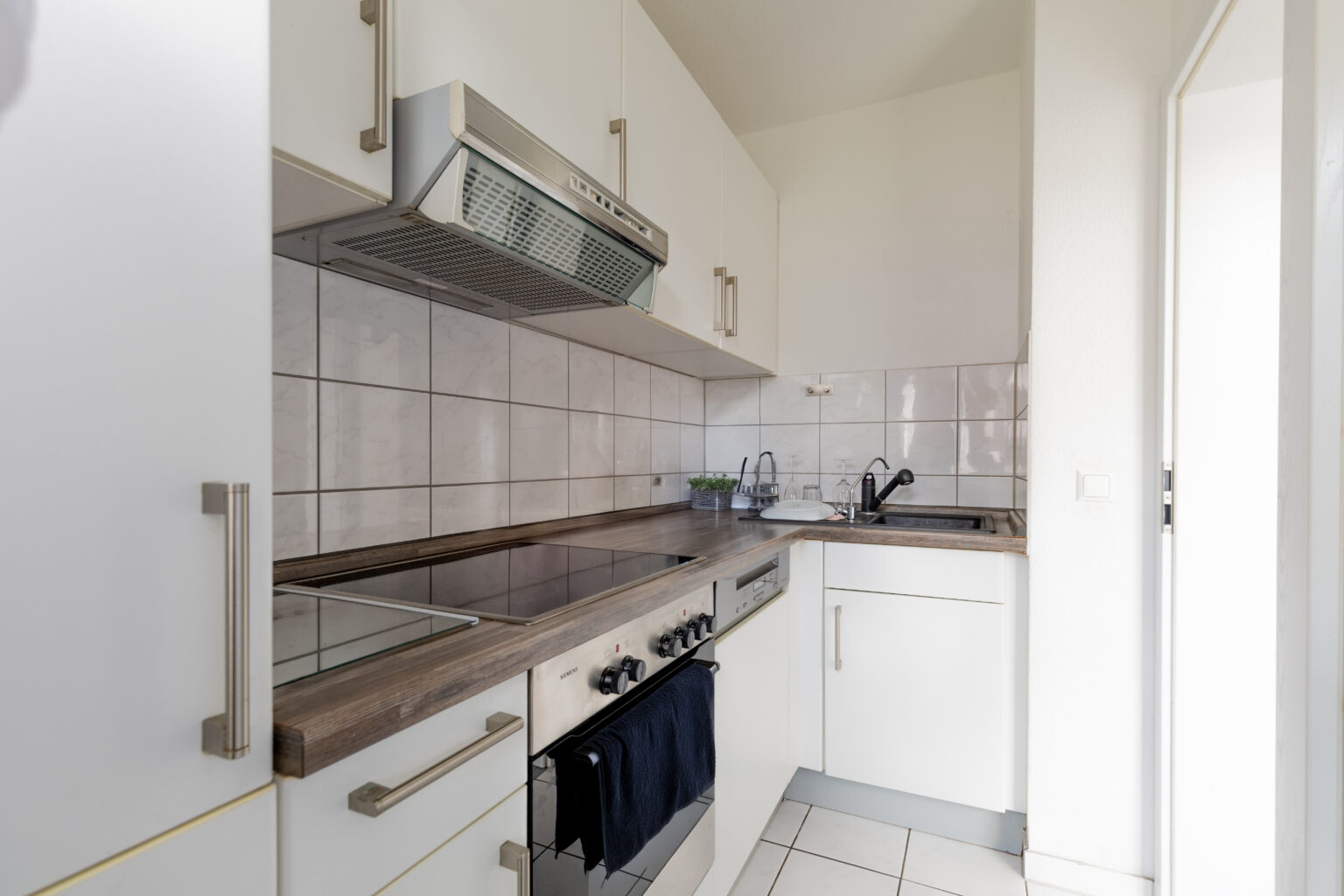 Am Puls der Metropole. Solide vermietet. Ergänzt durch Balkon und Tiefgarage. Am Puls der Metropole. Solide vermietet. Ergänzt durch Balkon und Tiefgarage.