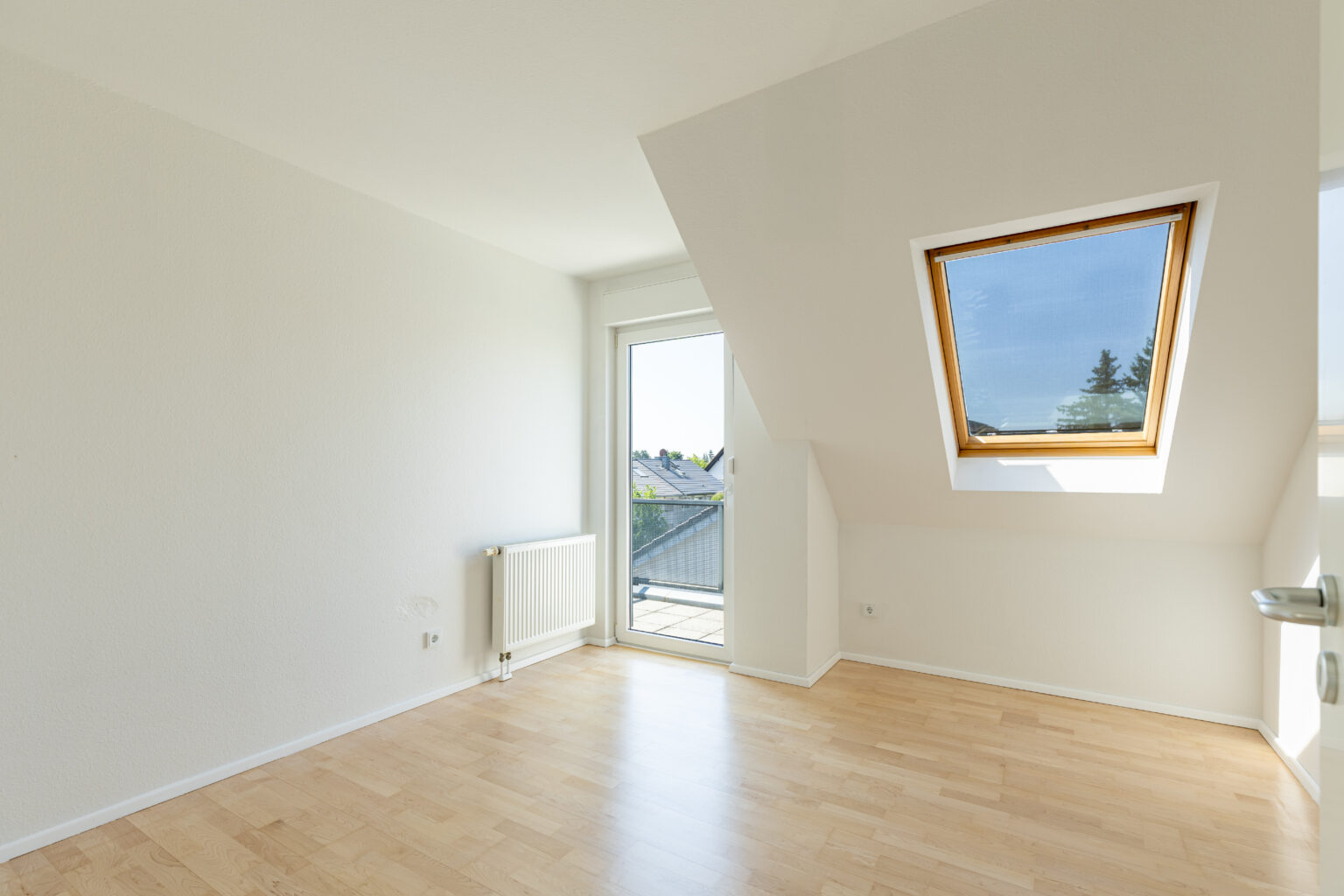 Hohe Decken, kleine WEG, neue Heizung - schöne Dachgeschosswohnung in Seckbach Hohe Decken, kleine WEG, neue Heizung - schöne Dachgeschosswohnung in Seckbach
